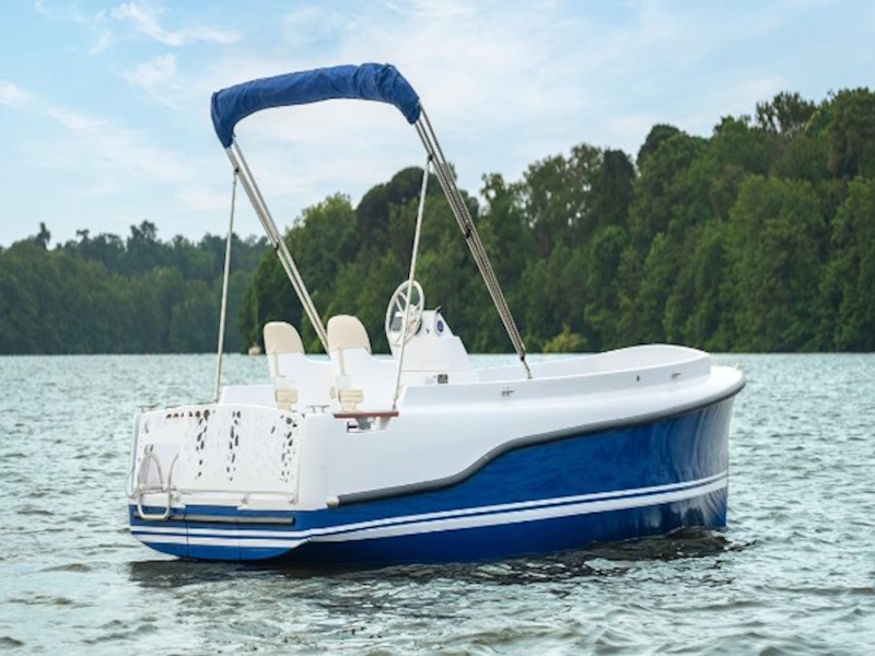 E-co plaisance BA - Le Delta de la Leyre est un monde de transition où faune et flore se répartissent entre les eaux douces de la Leyre et les influences salées du Bassin d'Arcachon. Ce parcours offre différents paysages entre roseaux et faux cotonniers.
Navigation propre et silencieuse, au fil de la Leyre et à proximité de la Réserve Ornithologique, la propulsion électrique permet une observation privilégiée de la flore et de la faune.
Location de bateaux électriques sans permis sur la Leyre (7 personnes par bateau maximum).
Location de paddle pour découvrir la Leyre autrement.
Location de voiliers (4 personnes minimum).