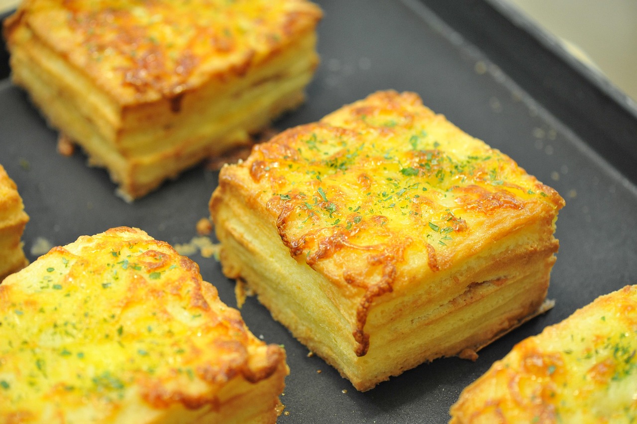 Les Mijotés de Sophie - Les Mijotés de Sophie vous proposent une cuisine simple et familiale, avec des ingrédients de saison sélectionnés avec attention auprès des producteurs locaux.
Offrez-vous une cuisine authentique et saine, sans conservateur ni additif, préparée maison pour assurer la qualité et la fraîcheur des ingrédients.
Que ce soit pour un déjeuner ou un dîner, les Mijotés de Sophie seront parfaits pour toutes les occasions.
Présente chaque dimanche sur le marché de Biganos et chaque mardi sur celui d'Audenge, Sophie vous propose également des plats à emporter à son Atelier au 9 rue Victor Hugo à Biganos.
Alors n'hésitez plus, venez les découvrir et laissez-vous séduire !