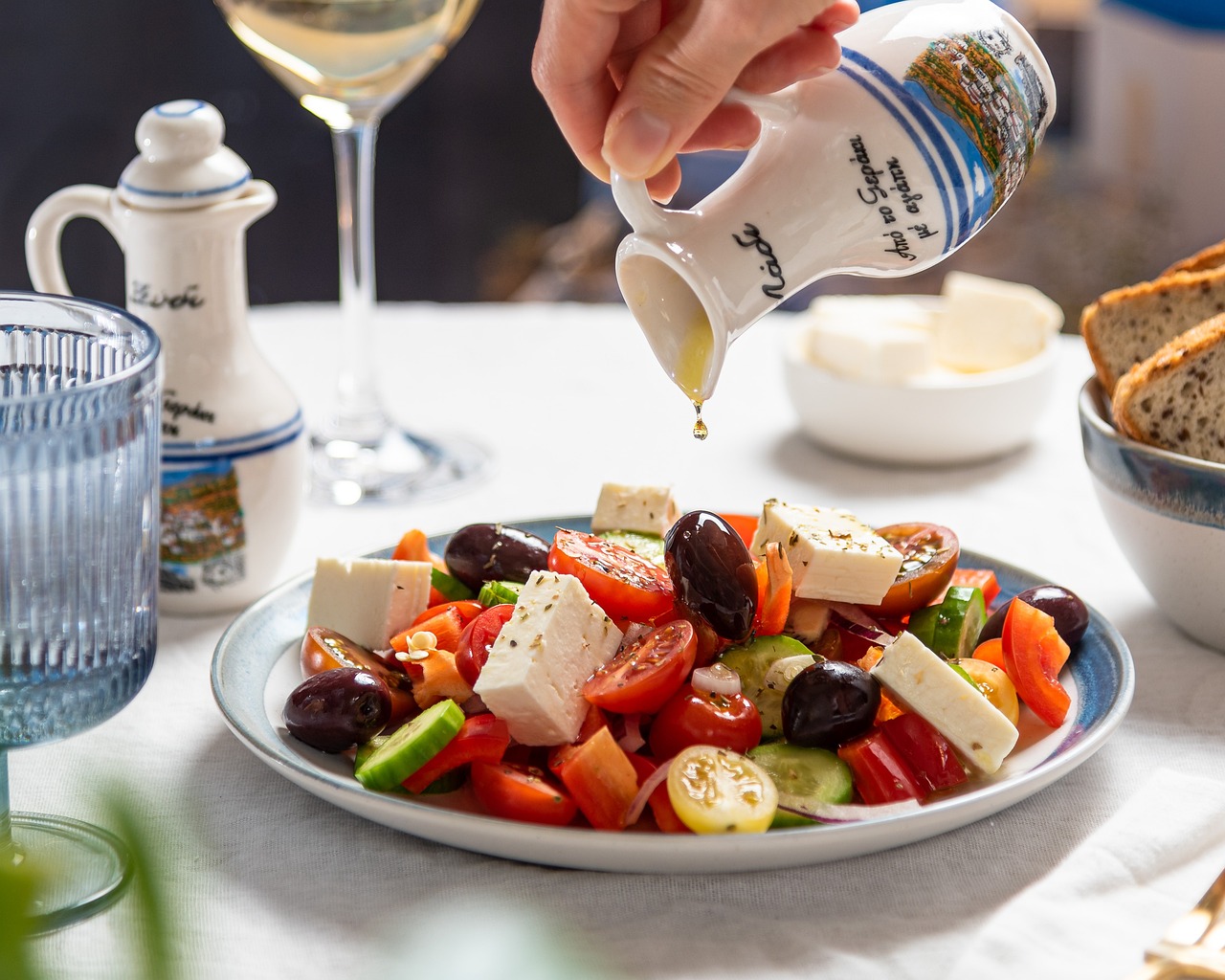 Les Mijotés de Sophie - Les Mijotés de Sophie vous proposent une cuisine simple et familiale, avec des ingrédients de saison sélectionnés avec attention auprès des producteurs locaux.
Offrez-vous une cuisine authentique et saine, sans conservateur ni additif, préparée maison pour assurer la qualité et la fraîcheur des ingrédients.
Que ce soit pour un déjeuner ou un dîner, les Mijotés de Sophie seront parfaits pour toutes les occasions.
Présente chaque dimanche sur le marché de Biganos et chaque mardi sur celui d'Audenge, Sophie vous propose également des plats à emporter à son Atelier au 9 rue Victor Hugo à Biganos.
Alors n'hésitez plus, venez les découvrir et laissez-vous séduire !