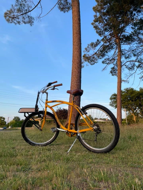 Les Bicyclettes du Bassin - Les vélos sont neufs ou récents, accompagnés de paniers ou porte-bagages, équipés de vitesses, suspensions, selles gel ergonomique, cadre aluminium.
Des modèles différents sont disponibles, dans toutes les tailles (enfant, adulte) : VTT, VTC, vélo de ville.
Tous les vélos sont loués avec antivol et bombe anti-crevaison. Les paniers sont à disposition.